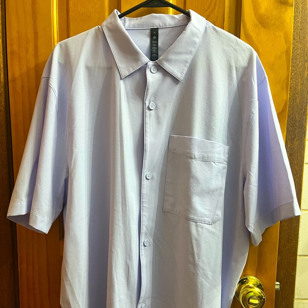Lululemon Men’s Short sleeve Button-up